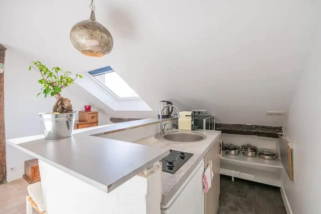Amazing Location Only 3 Minutes From Luxembourg Gargens * Parijs