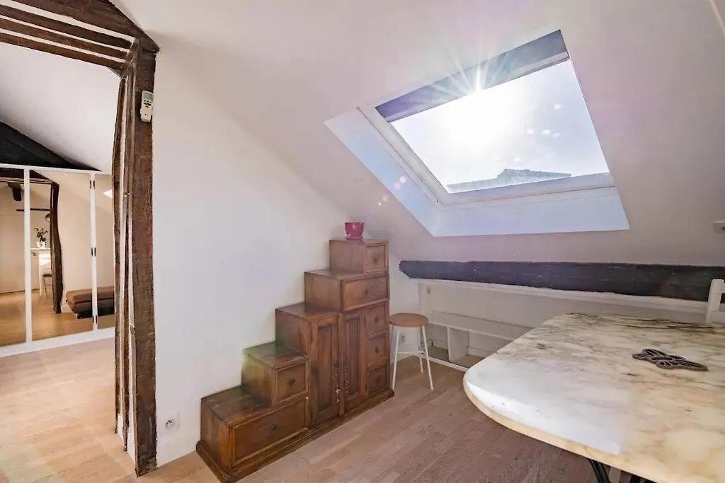 Amazing Location Only 3 Minutes From Luxembourg Gargens * Parijs
