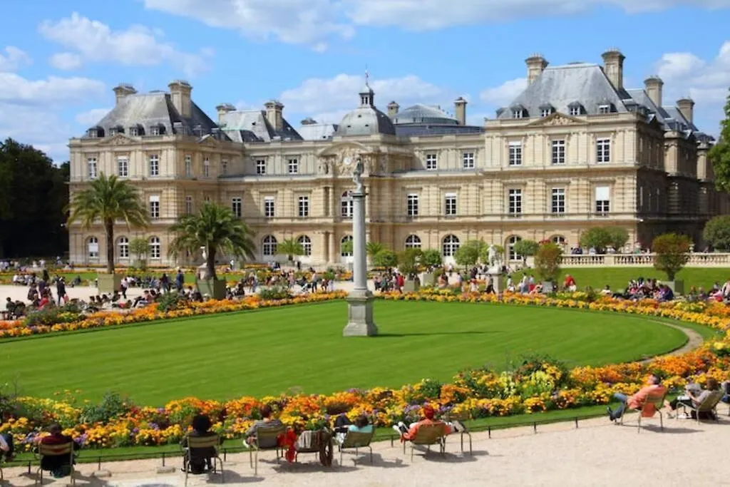 Amazing Location Only 3 Minutes From Luxembourg Gargens *